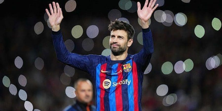 بيكيه يودع جماهير برشلونة | أرشيف التأمل