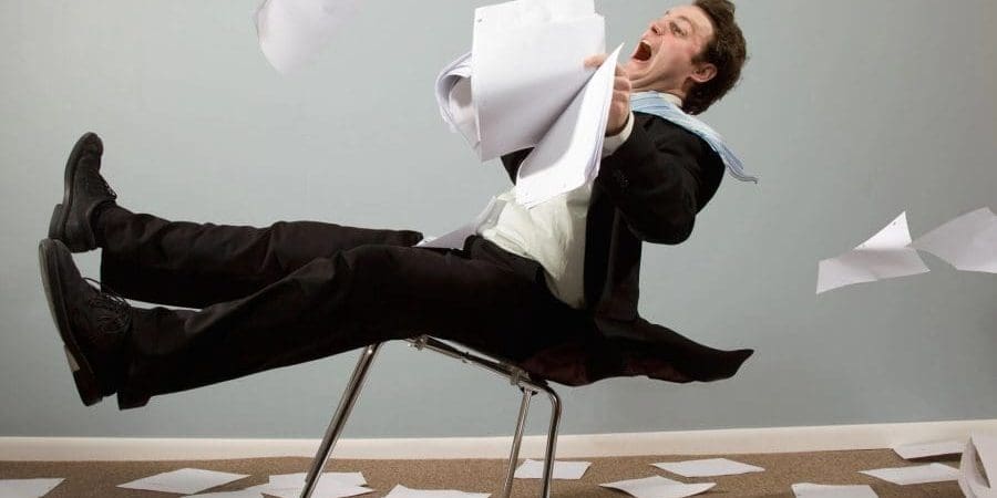 يرغب أصحاب الأعمال في بيئة العمل السامة أن تتطور مهارات الموظف سريعا دون رفع أجره (غيتي إيميجز)