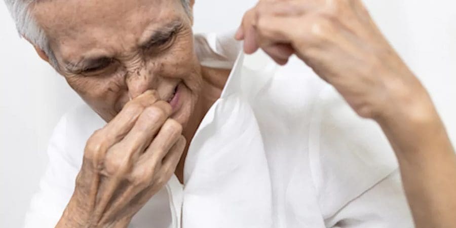 رائحة كريهة من كبار السن