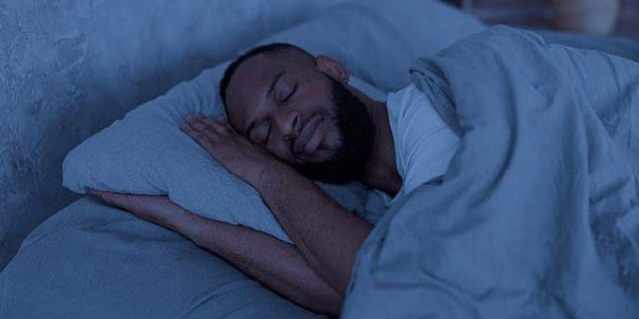 استخدام بطانية ثقيلة قد يؤدي إلى إفراز المزيد من الميلاتونين