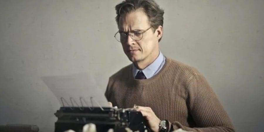 الشعور بأنك لست جيدًا في أي شيء مؤشر على أنك تعاني من تدني احترام الذات وضعف الصورة الذاتية (بيكسلز)