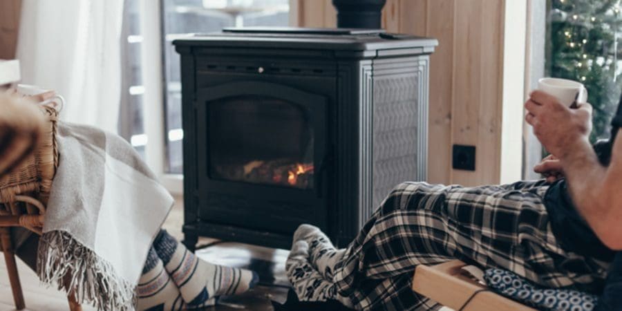 يجب ضبط منظم الحرارة على مستوى منخفض قدر الإمكان، لتوفر بذلك ما يصل إلى 10% سنويا من فواتير الطاقة (شترستوك)،