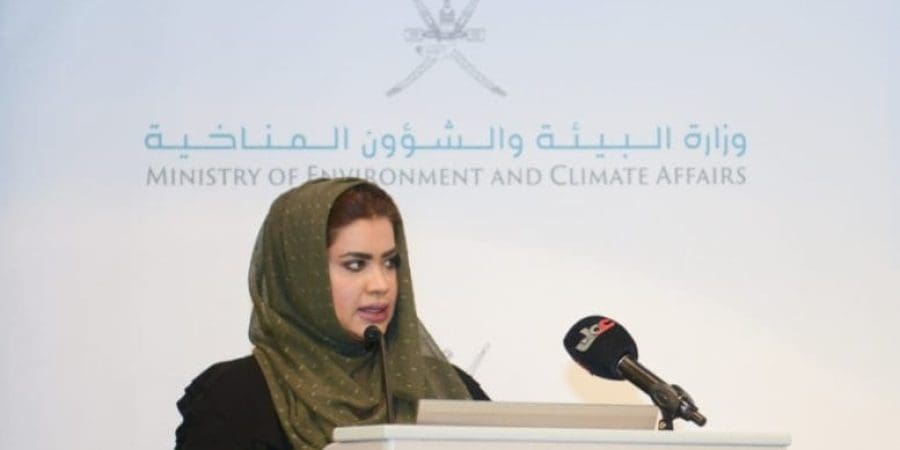 عُمانية تفوز بجائزة التميُّز للمرأة العربية في النشاط البيئي