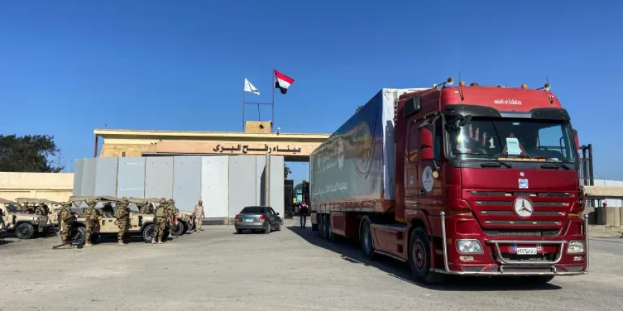 قطاع غزة يعاني مشكلة مستمرة في الوقود ضاعف منها الحرب الإسرائيلية على القطاع وأثر على جميع مناحي الحياة (غيتي).
