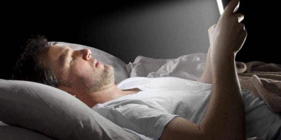 الضوء الأزرق يخترق الجلد بشكل أعمق من ‫الأشعة فوق البنفسجية