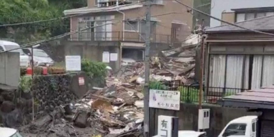 85492-japan_heavy_rain