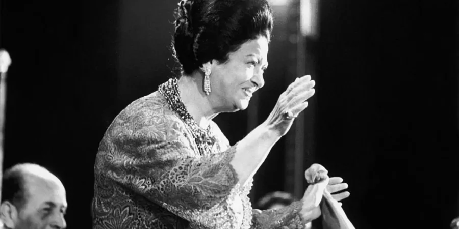 أم كلثوم خلال حفلها في الأولمبيا عام 1967