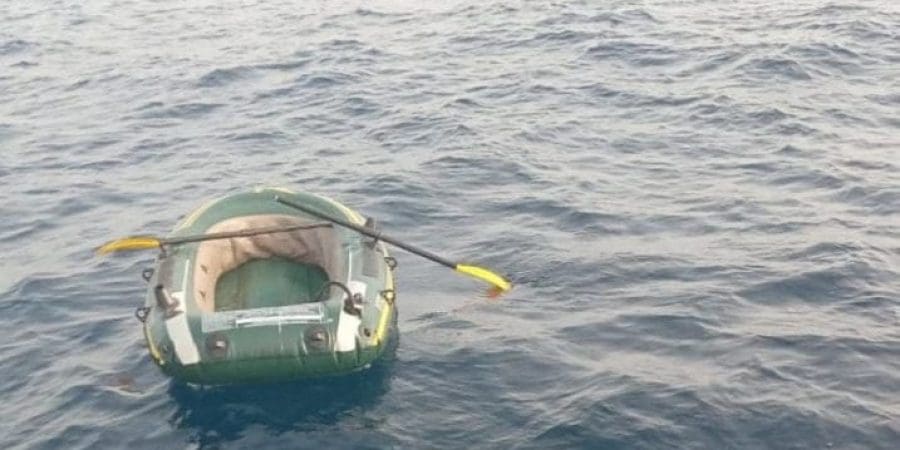 صورة لقارب العماني المفقود في البحر متداولة عبر وسائل التواصل