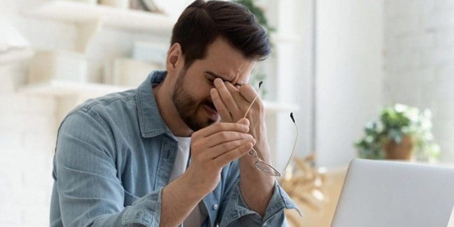 إذا استيقظ الإنسان أثناء مرحلة النوم العميق فإنه ينهض من النوم متعبًا (بيكسلز)
