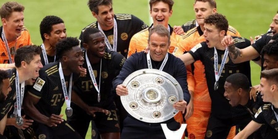 فرحة لاعبي بايرن مونيخ بلقب الدوري الألماني