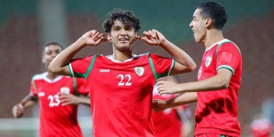 فرحة تميم البريكي يعد تسجيل هدفًأ في مرمى البحرين