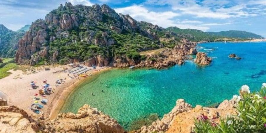 جزيرة إوروبية أعمار سكانها فوق الـ100