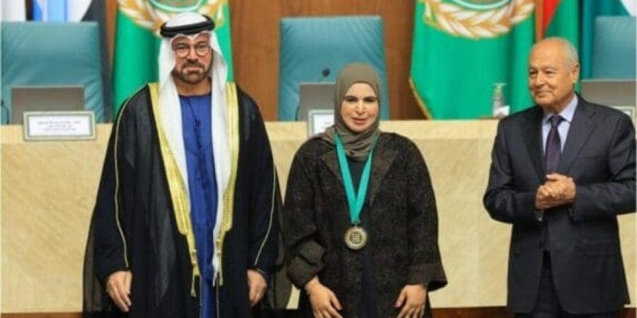 جانب من تكريم الدكتورة عزيزة بنت عبدالله الغافرية