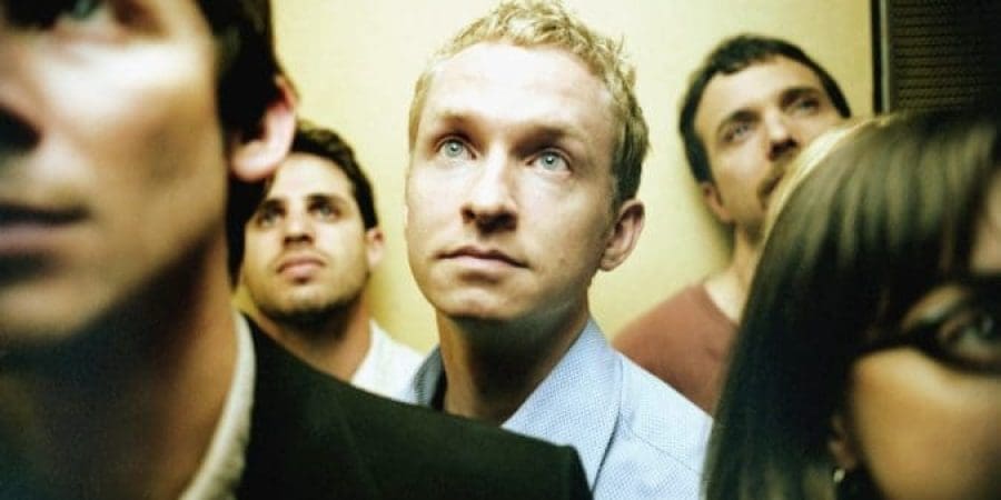 هناك أشخاص يعملون أقل لعيش أفضل وتكون شدة أحاسيسهم حقيقية جدًّا وعميقة جدًّا لدرجة أن السعادة تصبح في متناولهم (بيكسباي)