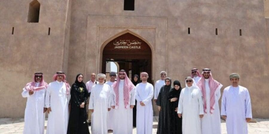 صاحب السمو الملكي الأمير عبدالعزيز بن طلال بن عبدالعزيز آل سعود في زيارة تاريخية لقصر جبرين بمحافظة الداخلية