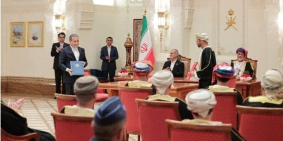 طابع بريدي مشترك بين سلطنة عُمان والجمهورية الإسلامية الإيرانية