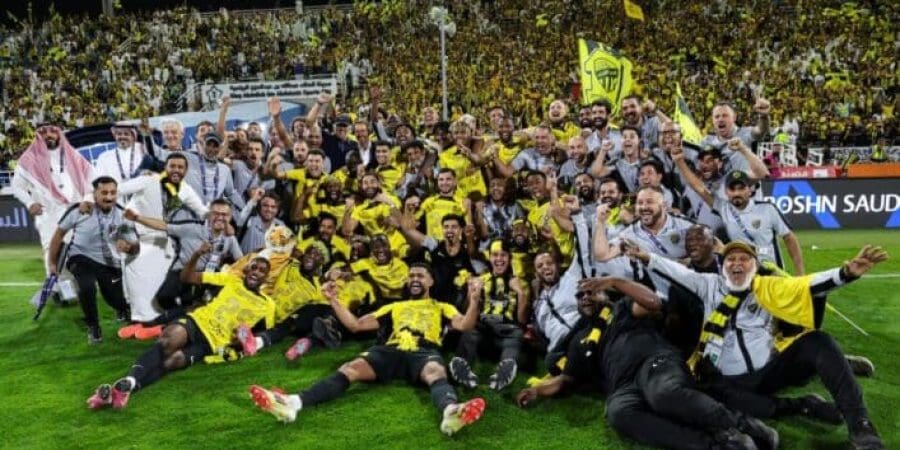 فرحة لاعبي اتحاد جدة باللقب