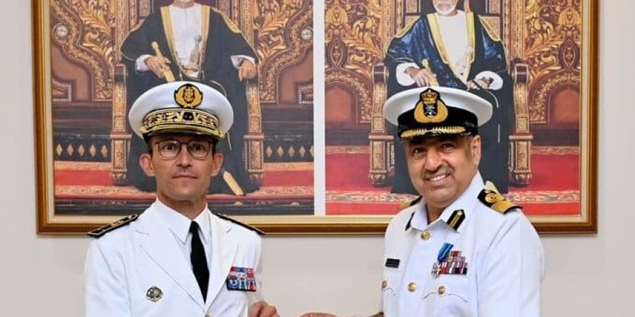 فرنسا تمنح رئيس مركز الأمن البحري وسام الاستحقاق البحري الفرنسي