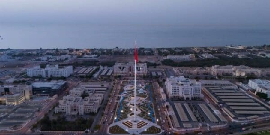 افتتاح مشروع ساحة الخوير بحي الوزارات في محافظة مسقط