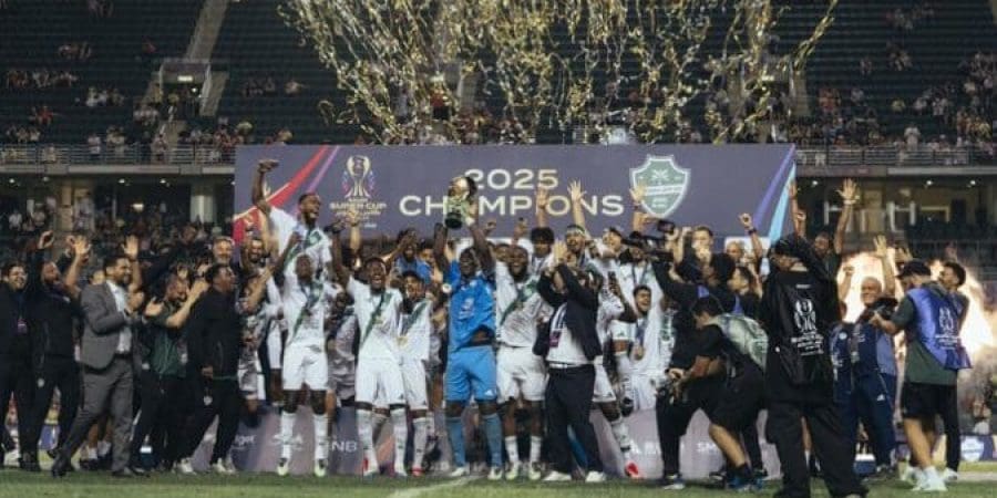 الأهلي يهزم النصر ويتوج بلقب السوبر السعودي