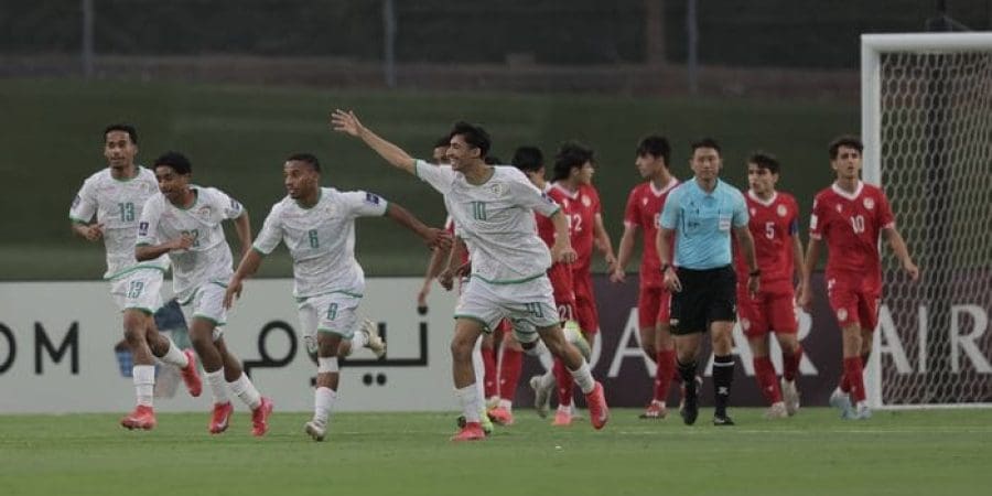 فرحة لاعبي منتخبنا بهدف التعادل