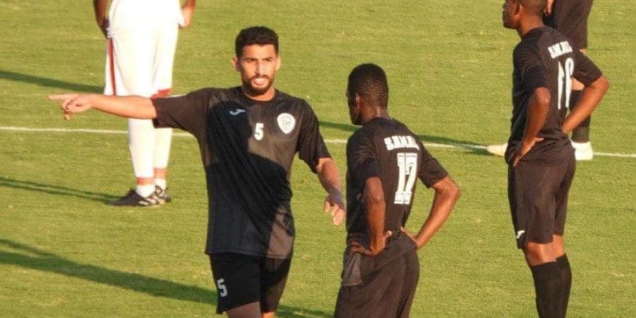 جانب من مجريات مباراة صلالة سمائل