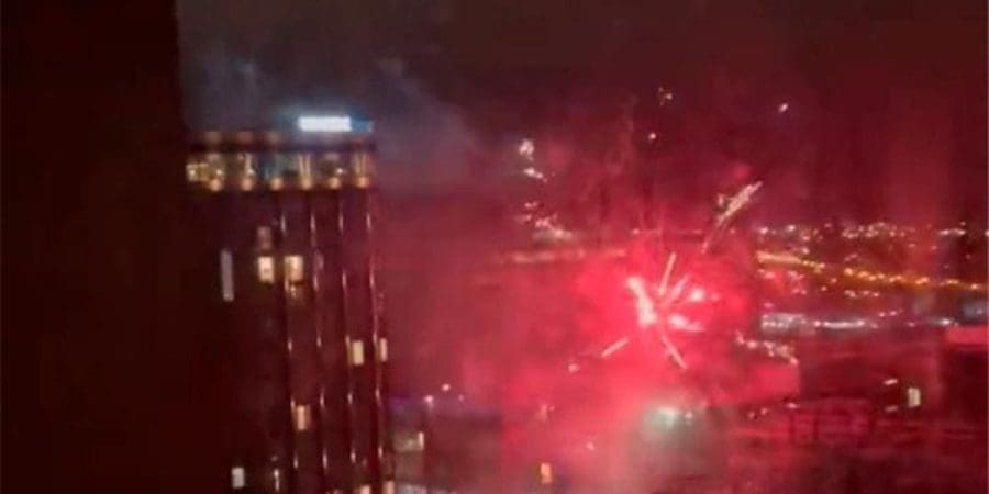 بالألعاب النارية.. هكذا أزعجت جماهير الريدز لاعبي الريال