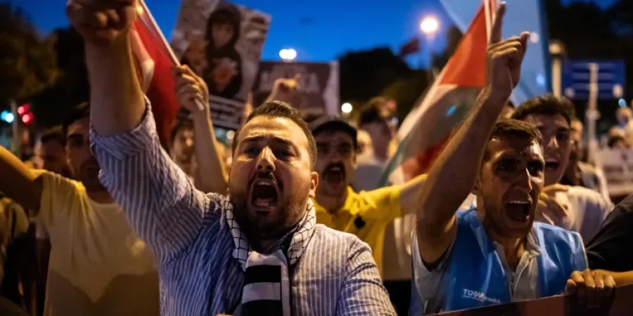 متظاهرون بإسطنبول
