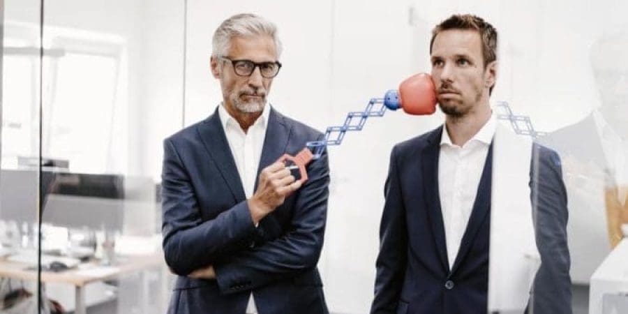 فكر في علاقتك بالشخص قبل الرد عليه ومقدار الوقت والطاقة اللذين تريد استثمارهما في علاقتك به (غيتي)