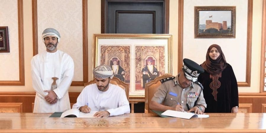 التوقيع على اتفاقية لبناء 3 مراكز إيواء في سلطنة عُمان
