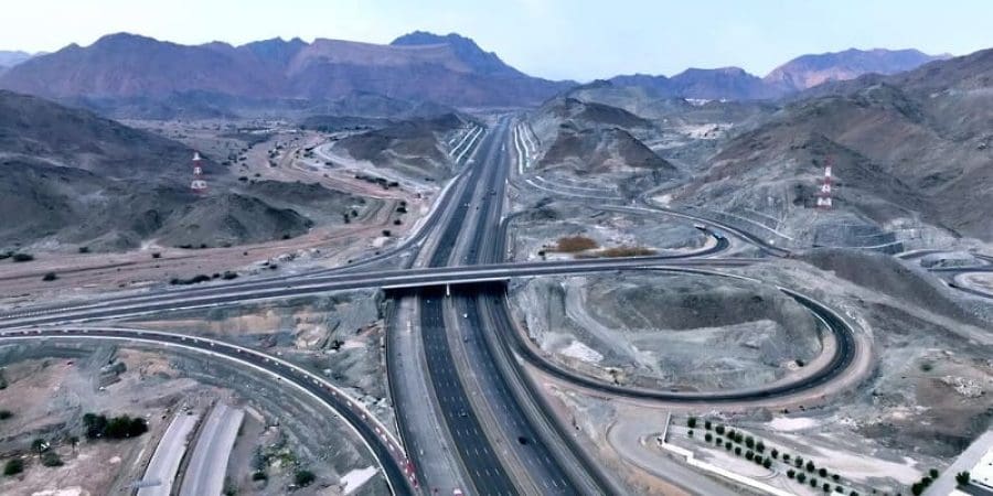 إسناد 6 مشاريع حيوية في قطاع الطرق بسلطنة عُمان