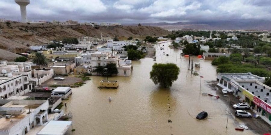 استمرار هطول الأمطار الرعدية جراء تأثير السحب المصاحبة للحالة الجوية