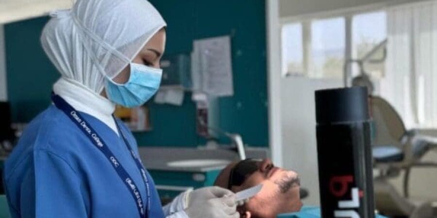 ابتكارٌ عُمانيٌ واعدٌ ينجحُ في تطوير حشوة سنية قوية