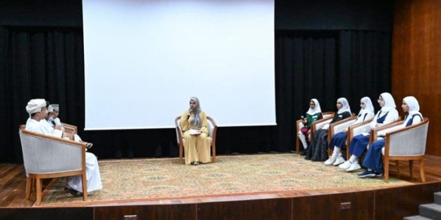 جلسة حوارية تناقش واقع " الألعاب الإلكترونية في حياة الطفل"