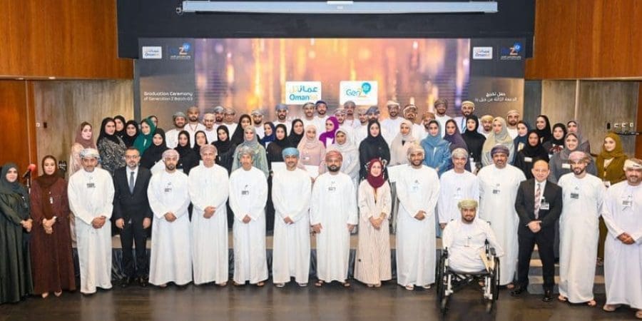 عُمانتل تحتفل بتخريج (52) متدربًا ضمن الدفعة الثالثة من برنامج