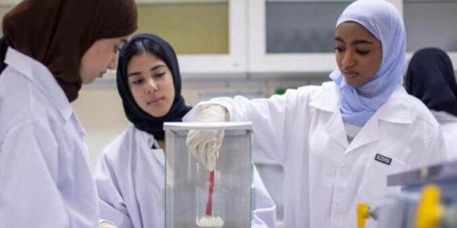 جامعةُ التقنية والعلوم التطبيقية بمسقط تنظم البرنامج الصيفي لطلبة المدارس لعام 2025