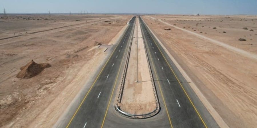 إنجاز أكثر من 70% من مشروع ازدواجية الطريق من دوار مطار الدقم إلى رأس مركز