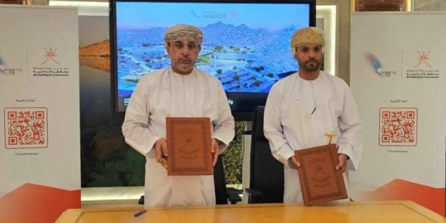 التوقيع على اتفاقية تصميم مشروع واجهة جبل شمس "جراند كانيون"