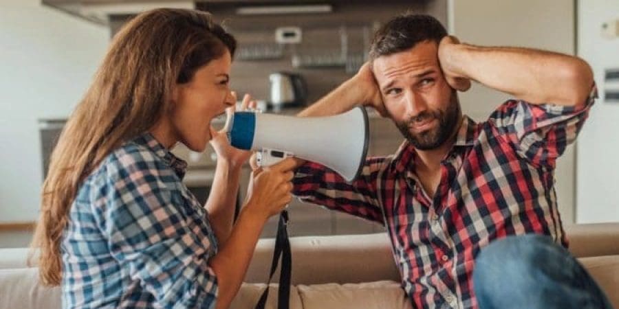 مناقشته بين الشريكين