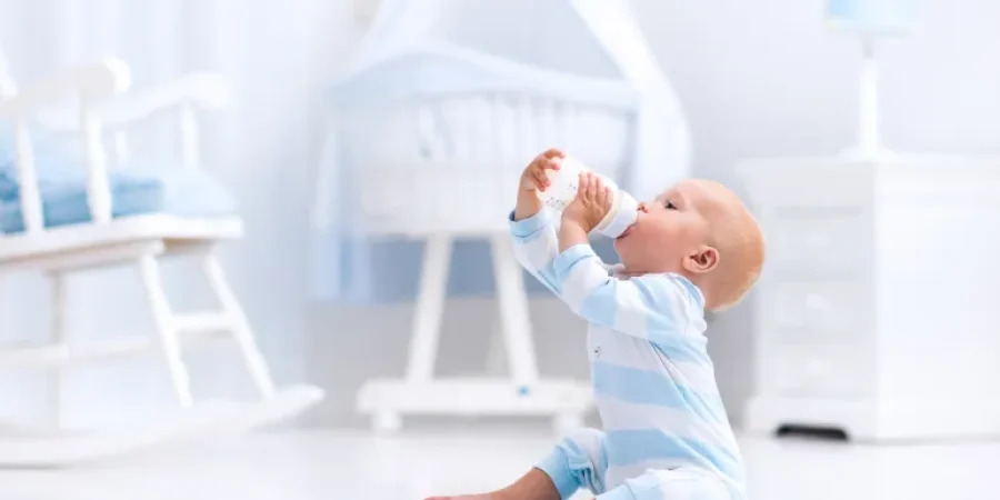 الأطفال من عمر 1 إلى 3 سنوات ينبغي أن يتناولوا 300 ملليلتر من الحليب يوميا