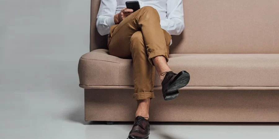 وضع ساق على ساق أثناء الجلوس.. هل هو ضار فعلا؟