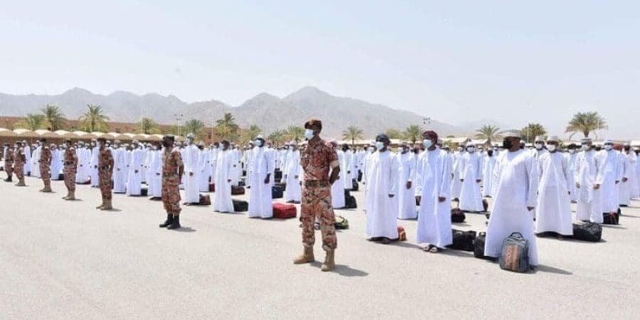 الجيش السلطاني العُماني يستقبل المواطنين الباحثين عن عمل | أرشيف