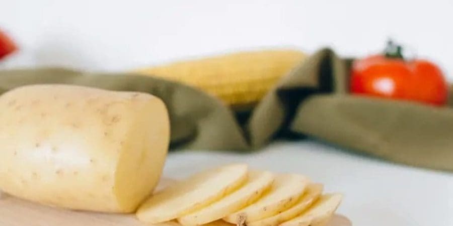 حليب البطاطس يعد بديلا مثاليا للنباتيين (بيكسلز)