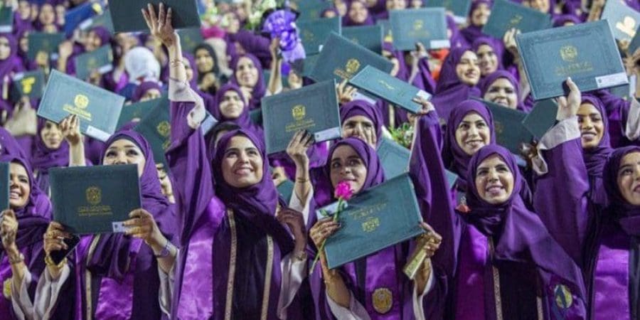 هناك (1040) معلمة مجال أول من غير العمانيات.