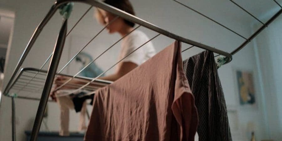 العيش وحيدًا | تعبيرية