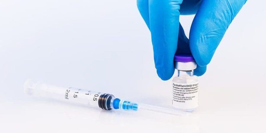 عن لقاح كورونا (Istock)