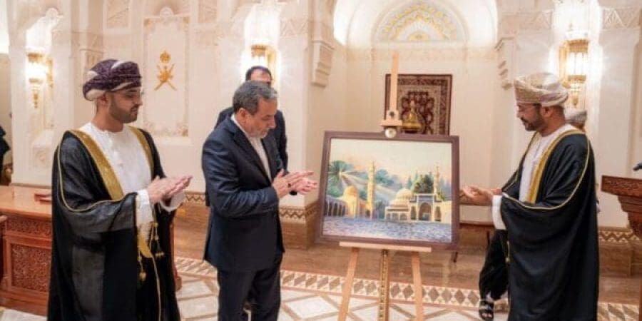 طابع بريدي مشترك بين سلطنة عُمان والجمهورية الإسلامية الإيرانية