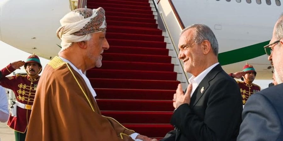 الرئيس الإيراني يُغادر سلطنة عُمان
