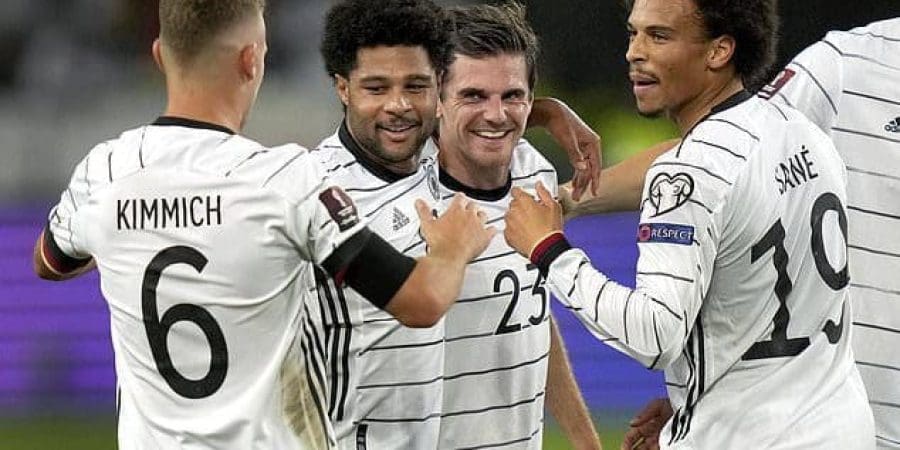 فرحة نجوم النتخب الألماني بهدف جنابري الثاني