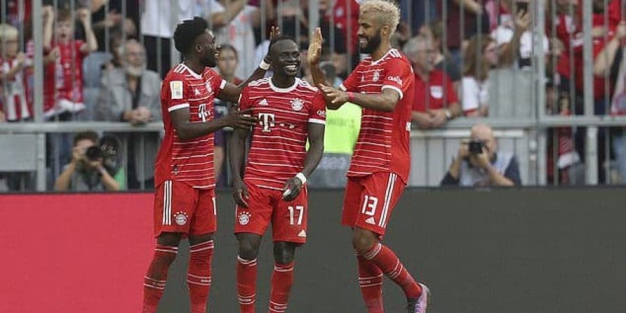 فرحة لاعبي البايرن بهدف ساديو ماني